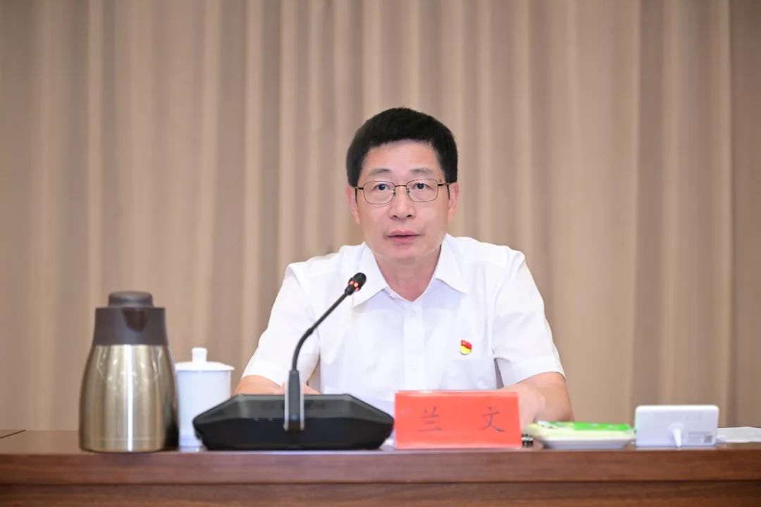 兰文讲授深入贯彻中央八项规定精神学习教育专题党课