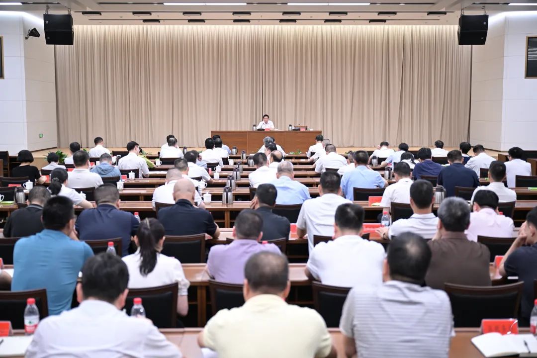 兰文讲授深入贯彻中央八项规定精神学习教育专题党课
