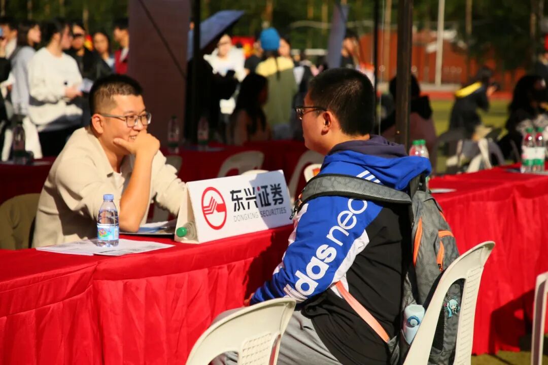 7500个岗位+AI求职神器！这场招聘会buff叠满→