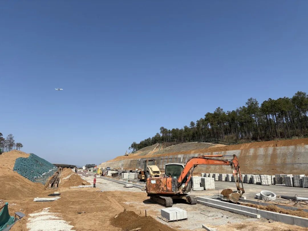 离通车更近了!临空经济区这条路加速推进 离通车更近了!临空经济区这条路加速推进