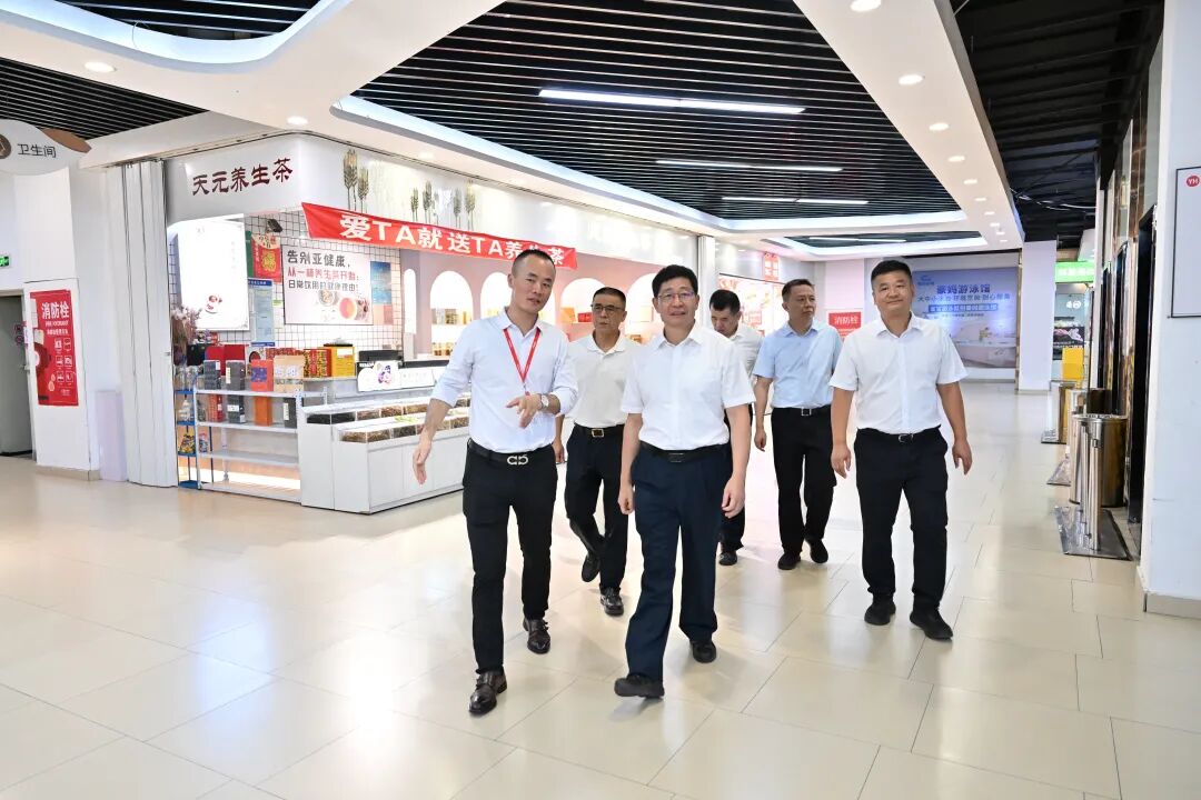 兰文调研检查假期市场保供稳价和安全生产工作 兰文调研检查假期市场保供稳价和安全生产工作